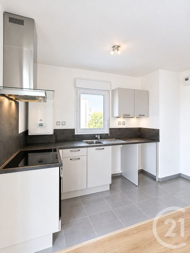 Appartement F2 &agrave; louer - 2 pi&egrave;ces - 42 m2 - La Chapelle St Mesmin - 45 - CENTRE