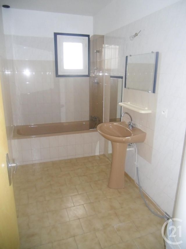 Appartement F4 &agrave; louer - 4 pi&egrave;ces - 74 m2 - Pezenas - 34 - LANGUEDOC-ROUSSILLON