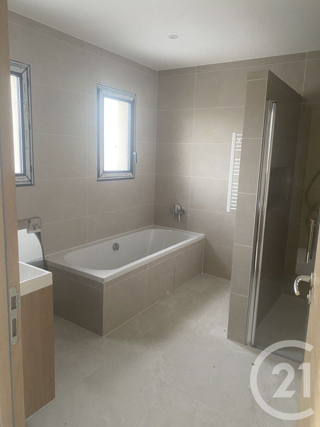 Maison &agrave; louer - 4 pi&egrave;ces - 114 m2 - Nezignan L Eveque - 34 - LANGUEDOC-ROUSSILLON