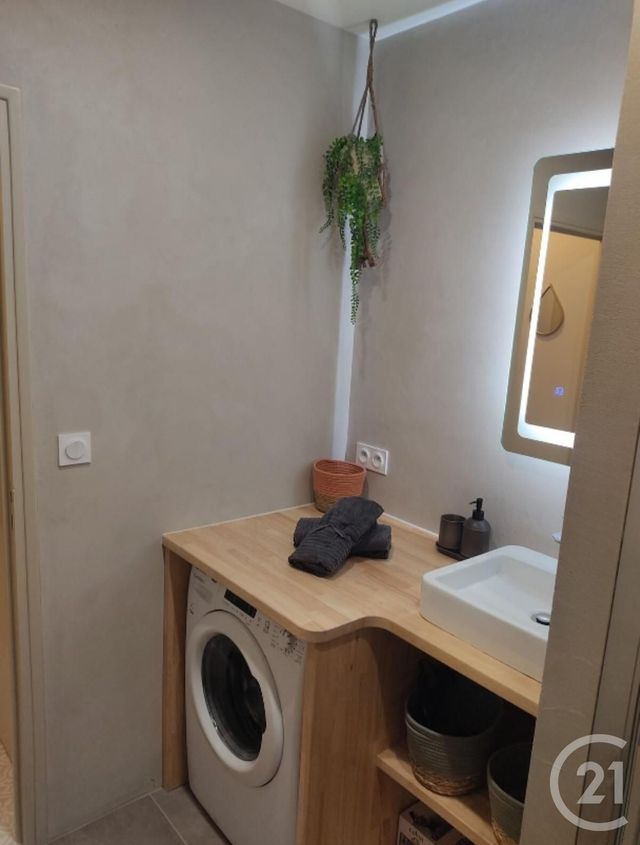 Appartement Studio &agrave; louer - 1 pi&egrave;ce - 28 m2 - Pezenas - 34 - LANGUEDOC-ROUSSILLON