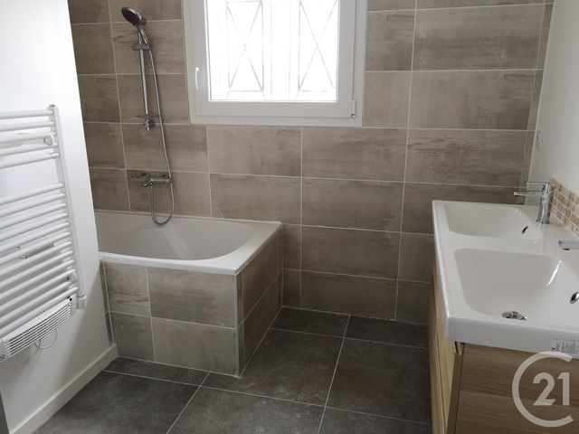 Maison &agrave; louer - 5 pi&egrave;ces - 124 m2 - Roujan - 34 - LANGUEDOC-ROUSSILLON