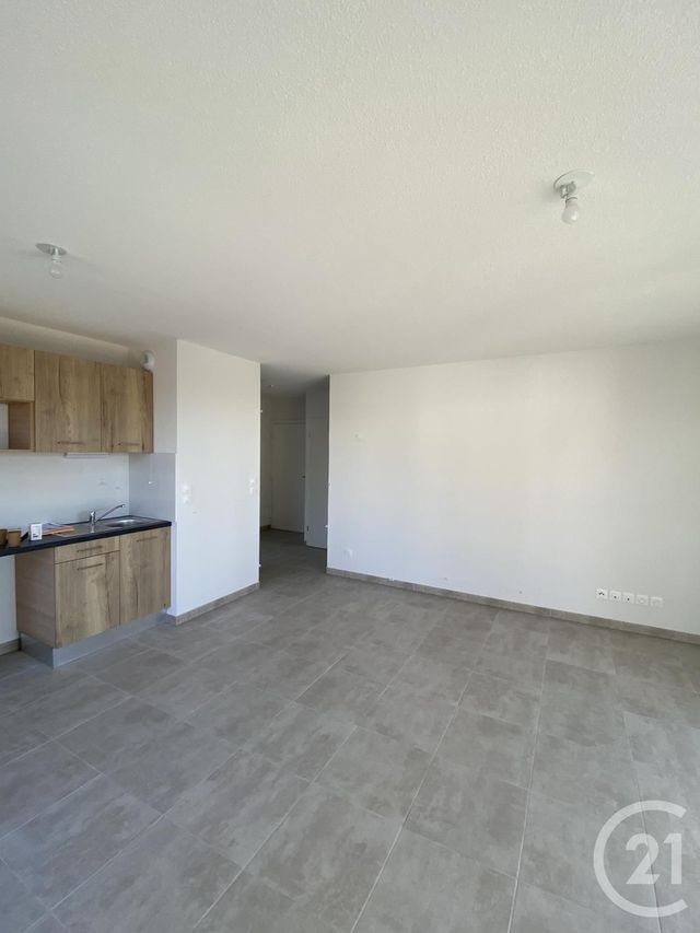 Appartement F3 &agrave; louer - 3 pi&egrave;ces - 60,56 m2 - Vias - 34 - LANGUEDOC-ROUSSILLON