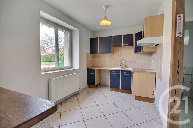 Maison &agrave; louer - 4 pi&egrave;ces - 138 m2 - La Chapelle St Martin En Plaine - 41 - CENTRE