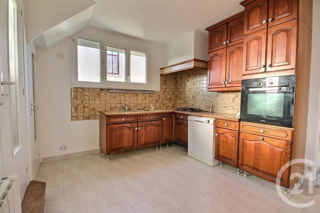 Maison à louer - 6 pièces - 162 m2 - St Amand Longpre - 41 - CENTRE