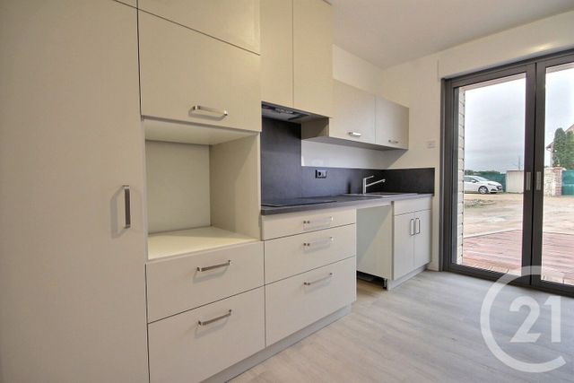 Maison &agrave; louer - 4 pi&egrave;ces - 110 m2 - Charsonville - 45 - CENTRE