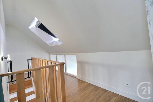 Maison &agrave; louer - 4 pi&egrave;ces - 117 m2 - Charsonville - 45 - CENTRE