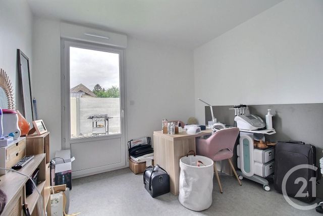 Maison &agrave; louer - 4 pi&egrave;ces - 117 m2 - Charsonville - 45 - CENTRE