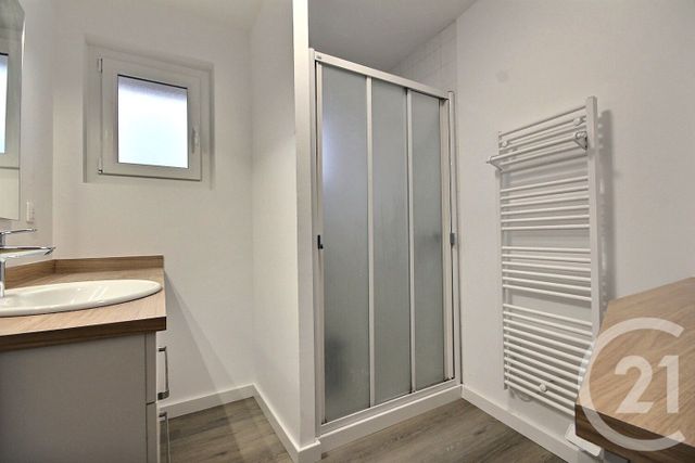 Maison &agrave; louer - 4 pi&egrave;ces - 110 m2 - Charsonville - 45 - CENTRE