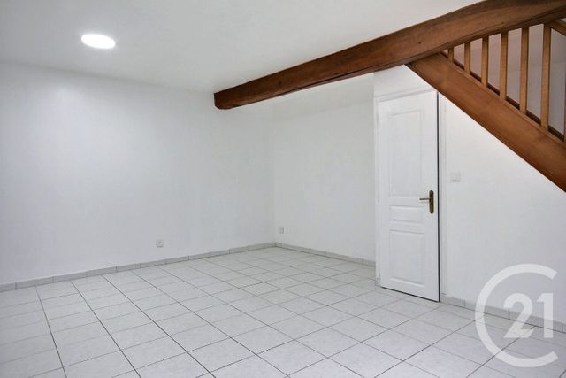 Appartement F4 &agrave; louer - 4 pi&egrave;ces - 57,27 m2 - St Laurent Nouan - 41 - CENTRE