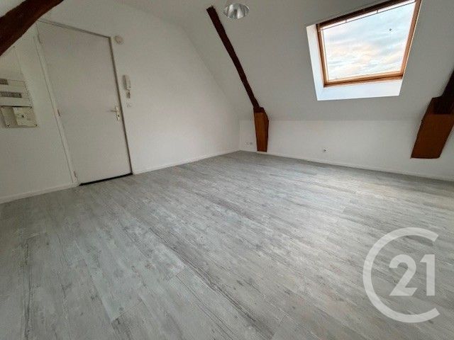 Appartement Studio &agrave; louer - 1 pi&egrave;ce - 18 m2 - Mouy - 60 - PICARDIE