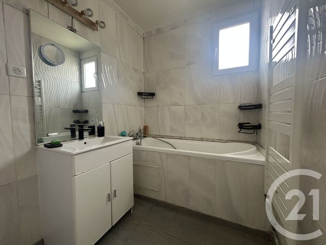 Appartement F3 &agrave; louer - 3 pi&egrave;ces - 52,79 m2 - Creil - 60 - PICARDIE