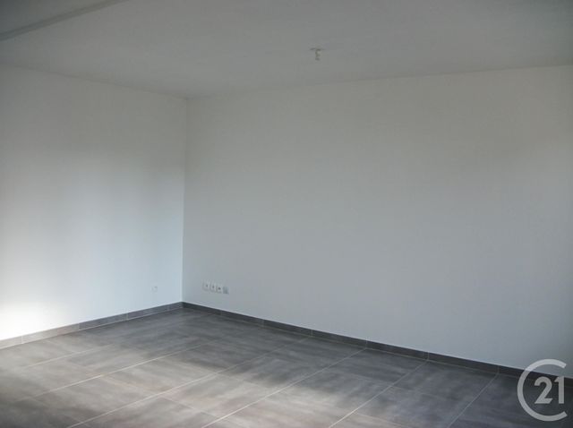 Maison &agrave; louer - 3 pi&egrave;ces - 60,92 m2 - St Sauveur - 60 - PICARDIE