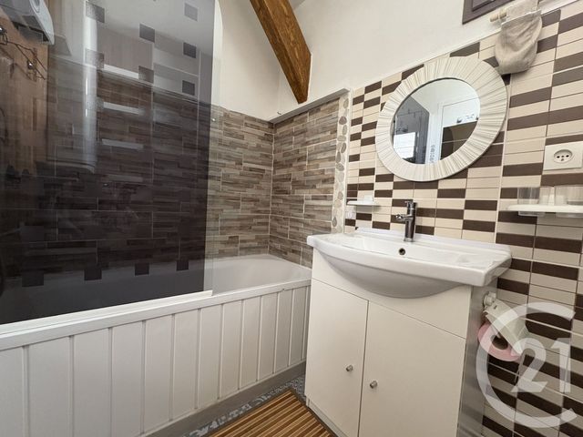 Maison &agrave; louer - 3 pi&egrave;ces - 60,80 m2 - Pont Ste Maxence - 60 - PICARDIE