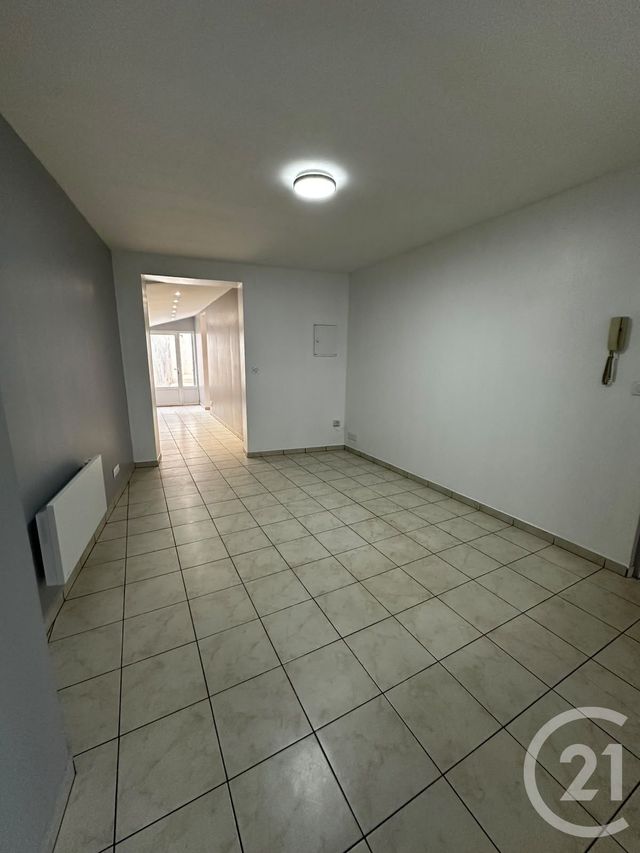 Appartement &agrave; louer - 2 pi&egrave;ces - 49 m2 - St Quentin - 02 - PICARDIE