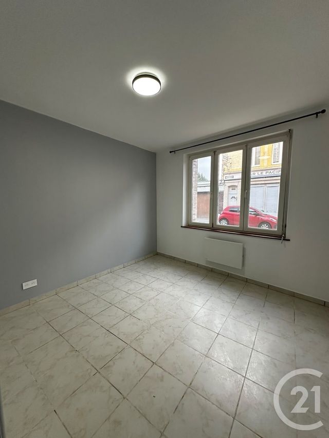 Appartement &agrave; louer - 2 pi&egrave;ces - 49 m2 - St Quentin - 02 - PICARDIE