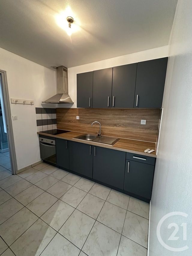 Appartement &agrave; louer - 2 pi&egrave;ces - 49 m2 - St Quentin - 02 - PICARDIE