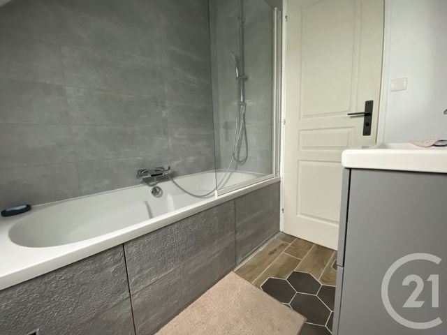 Maison &agrave; louer - 4 pi&egrave;ces - 51,64 m2 - St Martin Longueau - 60 - PICARDIE