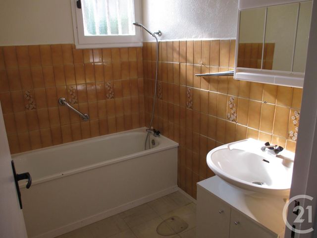 Maison &agrave; louer - 4 pi&egrave;ces - 99,22 m2 - Lesparre Medoc - 33 - AQUITAINE