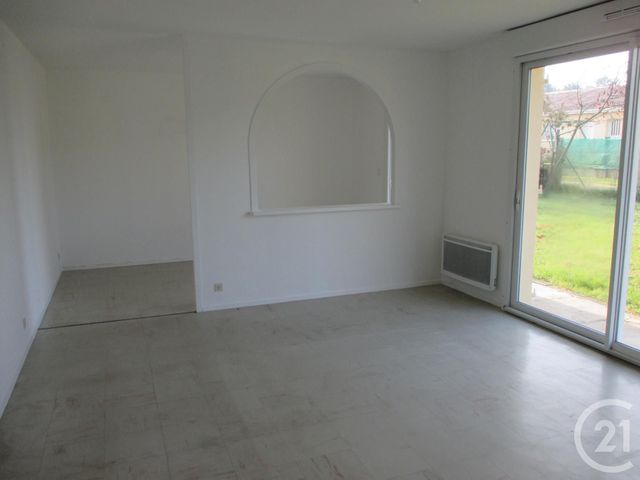 Maison &agrave; louer - 4 pi&egrave;ces - 99,22 m2 - Lesparre Medoc - 33 - AQUITAINE