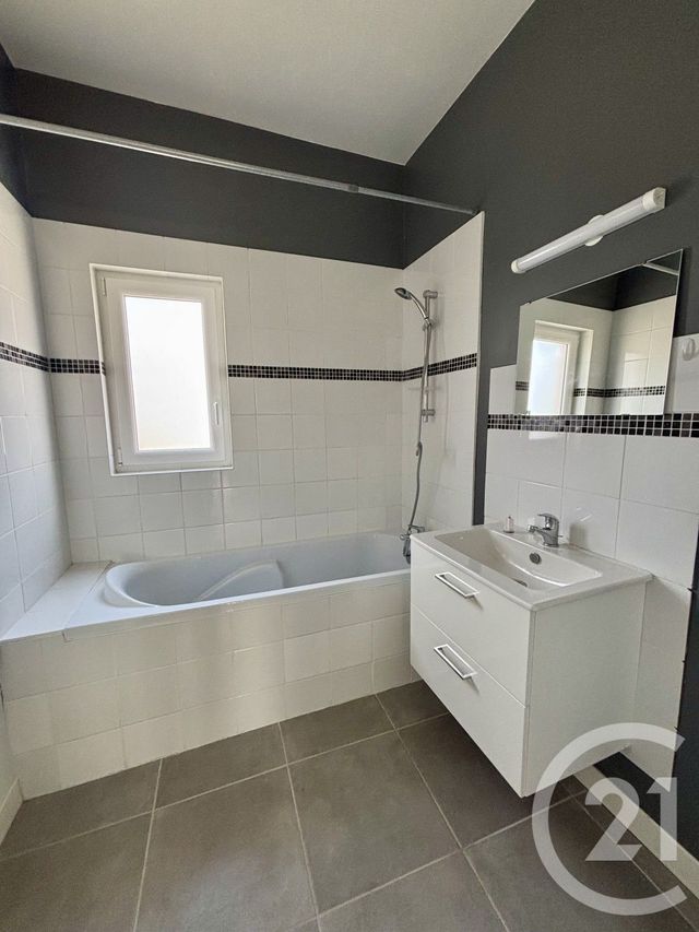 Appartement F3 &agrave; louer - 3 pi&egrave;ces - 61,57 m2 - St Laurent Medoc - 33 - AQUITAINE
