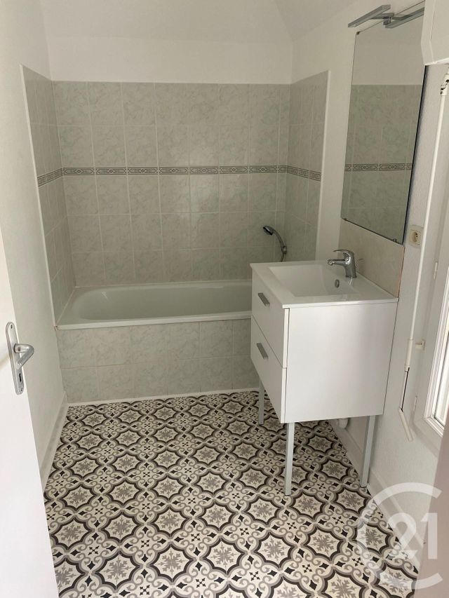 Appartement F2 &agrave; louer - 2 pi&egrave;ces - 48 m2 - Lesparre Medoc - 33 - AQUITAINE