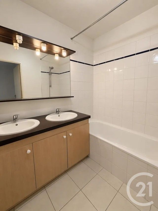 Appartement Duplex &agrave; louer - 3 pi&egrave;ces - 59,94 m2 - Lesparre Medoc - 33 - AQUITAINE