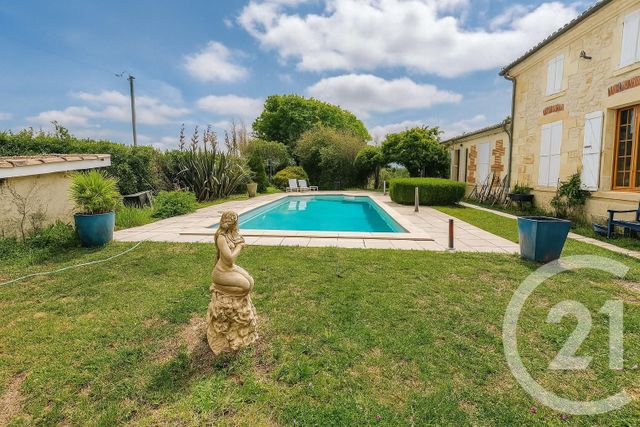 Maison à vendre - 6 pièces - 235,54 m2 - Jau Dignac Et Loirac - 33 - AQUITAINE