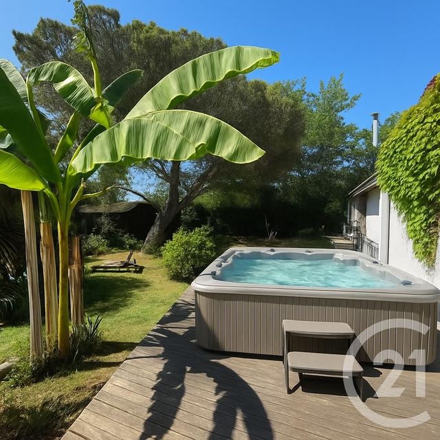 Maison à vendre - 5 pièces - 136,77 m2 - Jau Dignac Et Loirac - 33 - AQUITAINE