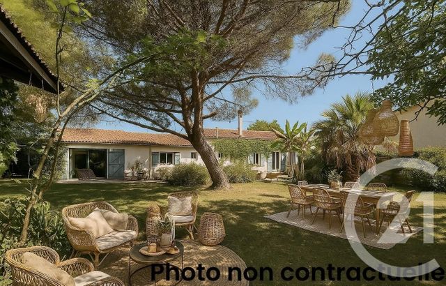 Maison à vendre - 5 pièces - 136,77 m2 - Jau Dignac Et Loirac - 33 - AQUITAINE