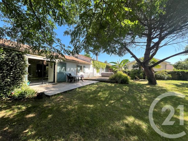 Maison à vendre - 5 pièces - 136,77 m2 - Jau Dignac Et Loirac - 33 - AQUITAINE