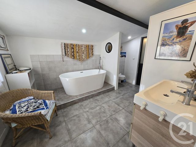 Maison à vendre - 7 pièces - 333,65 m2 - Jau Dignac Et Loirac - 33 - AQUITAINE