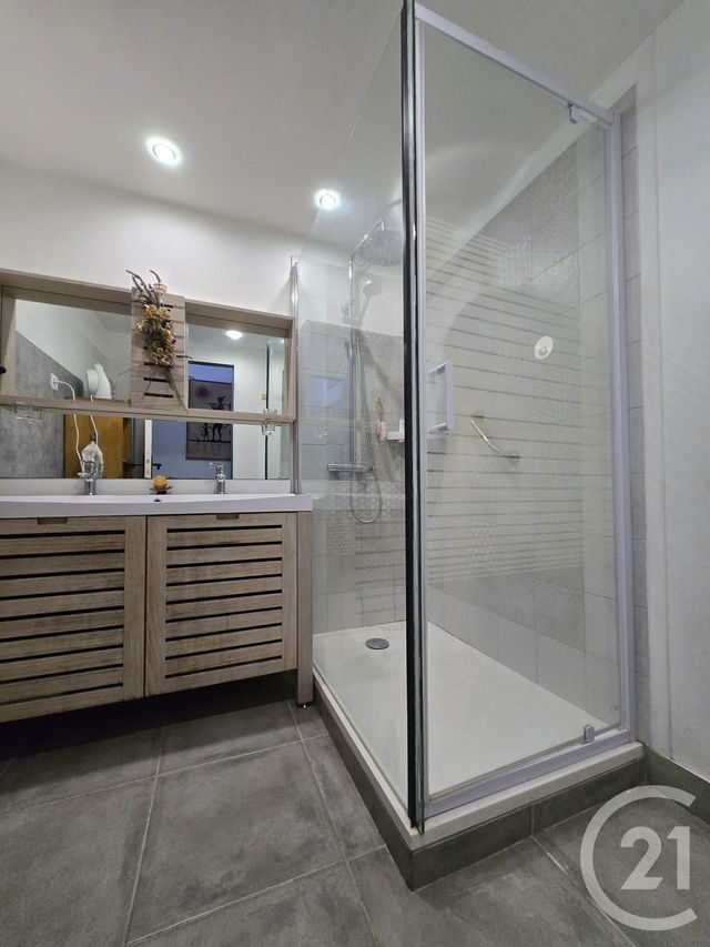 Maison à vendre - 7 pièces - 333,65 m2 - Jau Dignac Et Loirac - 33 - AQUITAINE