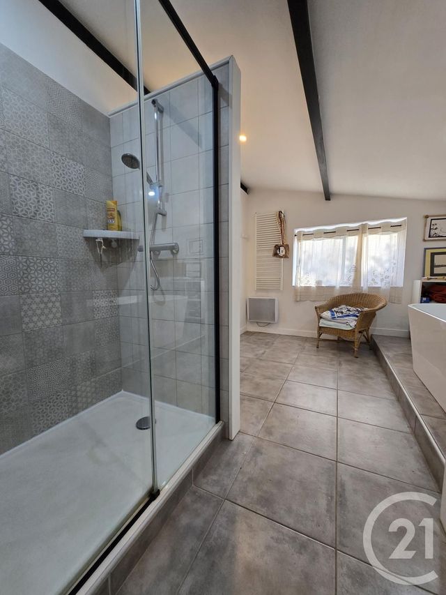 Maison à vendre - 7 pièces - 333,65 m2 - Jau Dignac Et Loirac - 33 - AQUITAINE