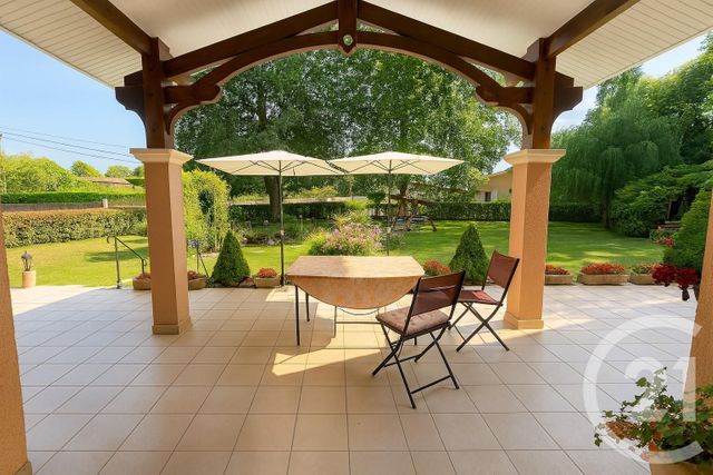 Maison à vendre - 9 pièces - 147 m2 - Jau Dignac Et Loirac - 33 - AQUITAINE