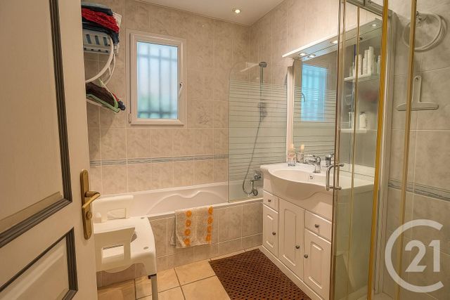 Maison à vendre - 9 pièces - 147 m2 - Jau Dignac Et Loirac - 33 - AQUITAINE