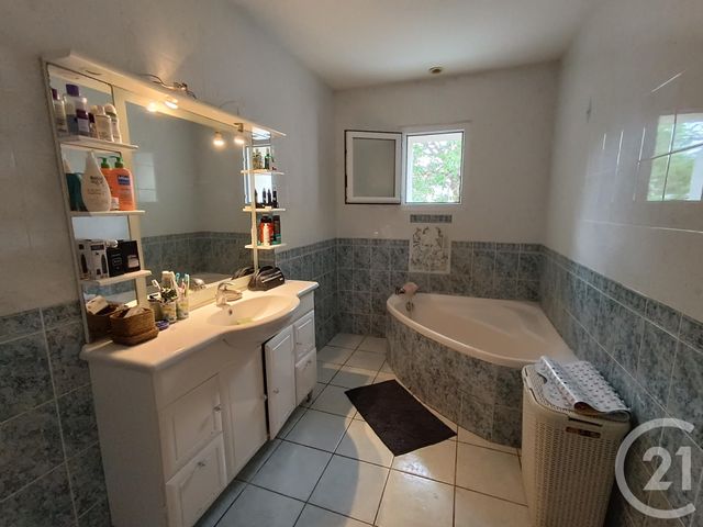 Maison à vendre - 5 pièces - 150,67 m2 - Jau Dignac Et Loirac - 33 - AQUITAINE