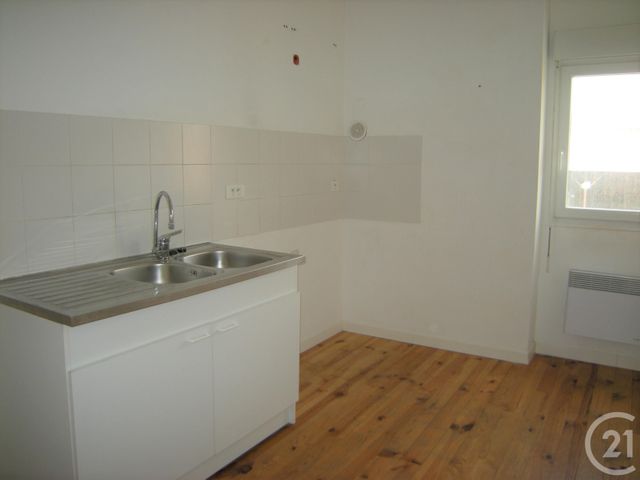 Appartement T4 &agrave; louer - 5 pi&egrave;ces - 111,25 m2 - La Cavalerie - 12 - MIDI-PYRENEES
