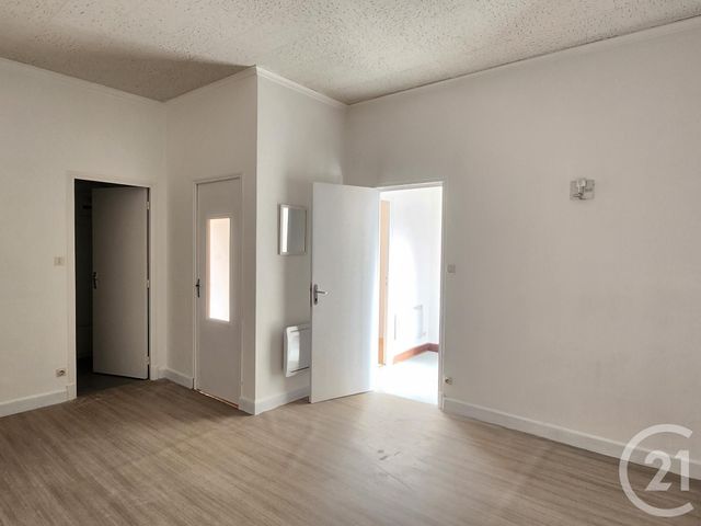 Appartement T2 &agrave; louer - 2 pi&egrave;ces - 35,22 m2 - La Cavalerie - 12 - MIDI-PYRENEES