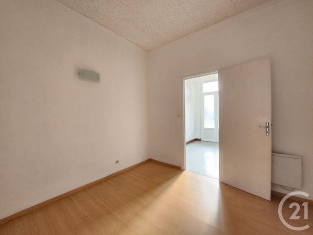 Appartement T2 &agrave; louer - 2 pi&egrave;ces - 35,22 m2 - La Cavalerie - 12 - MIDI-PYRENEES