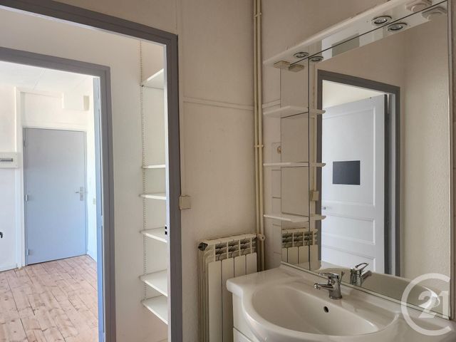 Appartement T1 &agrave; louer - 1 pi&egrave;ce - 30 m2 - St Affrique - 12 - MIDI-PYRENEES