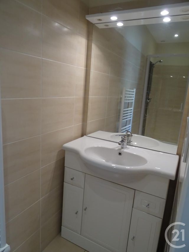 Appartement T2 &agrave; louer - 2 pi&egrave;ces - 31,63 m2 - St Affrique - 12 - MIDI-PYRENEES