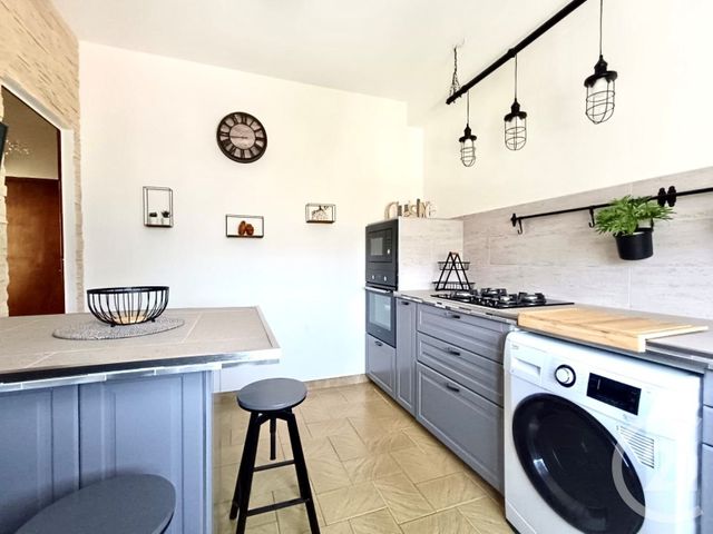 Appartement T4 &agrave; louer - 4 pi&egrave;ces - 85,02 m2 - Allauch - 13 - PROVENCE-ALPES-COTE-D-AZUR