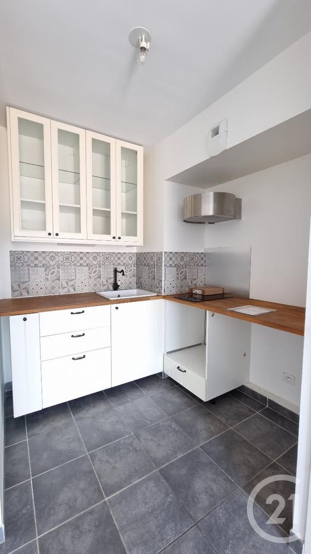 Appartement F2 &agrave; louer - 2 pi&egrave;ces - 37,97 m2 - Plan De Cuques - 13 - PROVENCE-ALPES-COTE-D-AZUR