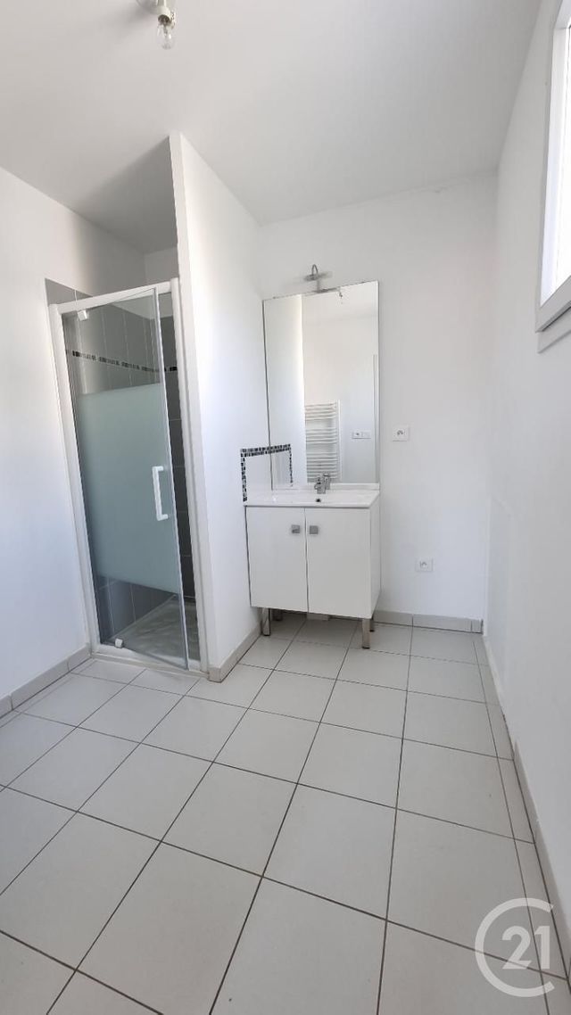 Appartement F2 &agrave; louer - 2 pi&egrave;ces - 37,97 m2 - Plan De Cuques - 13 - PROVENCE-ALPES-COTE-D-AZUR