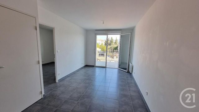 Appartement F2 &agrave; louer - 2 pi&egrave;ces - 37,97 m2 - Plan De Cuques - 13 - PROVENCE-ALPES-COTE-D-AZUR