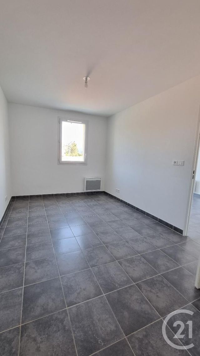 Appartement F2 &agrave; louer - 2 pi&egrave;ces - 37,97 m2 - Plan De Cuques - 13 - PROVENCE-ALPES-COTE-D-AZUR