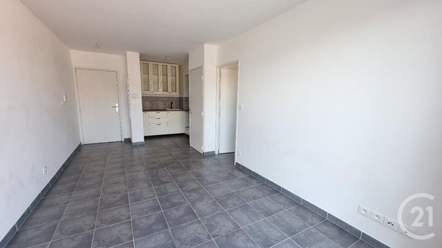 Appartement F2 &agrave; louer - 2 pi&egrave;ces - 37,97 m2 - Plan De Cuques - 13 - PROVENCE-ALPES-COTE-D-AZUR