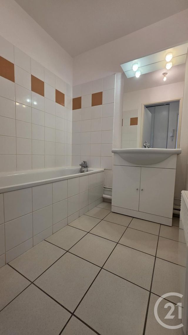 Appartement &agrave; louer - 2 pi&egrave;ces - 46,50 m2 - Fecamp - 76 - HAUTE-NORMANDIE