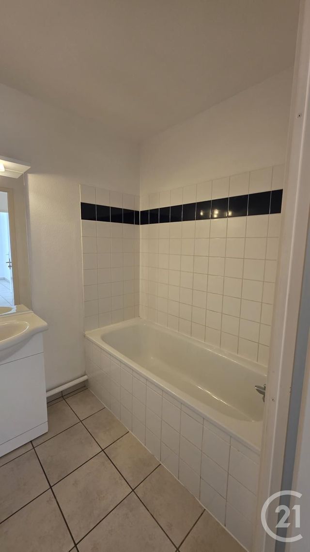 Appartement F2 &agrave; louer - 2 pi&egrave;ces - 47,92 m2 - Fecamp - 76 - HAUTE-NORMANDIE