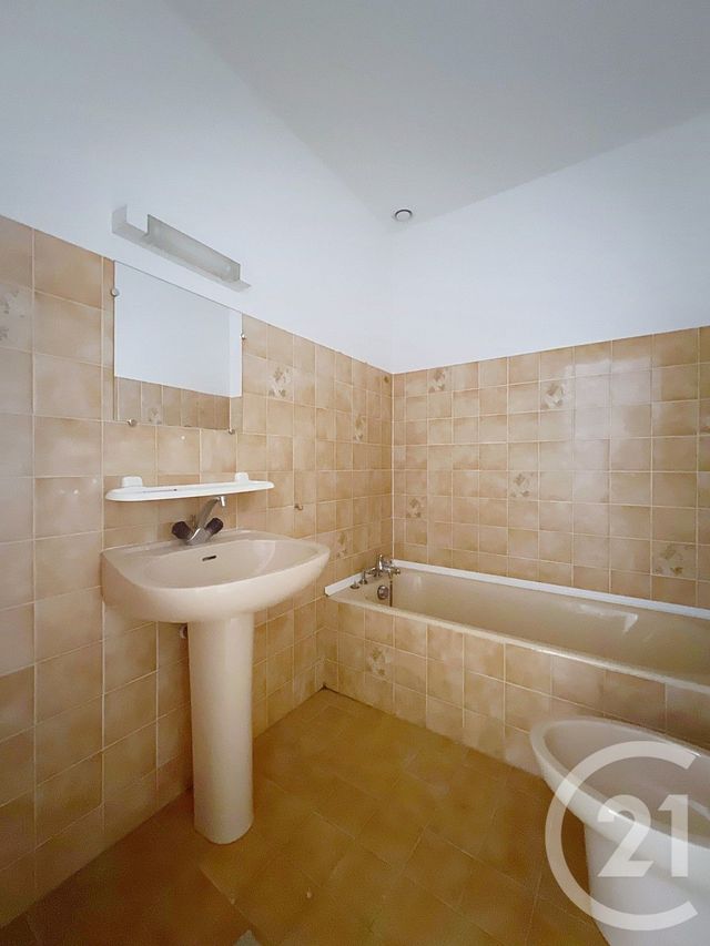 Appartement T2 &agrave; louer - 2 pi&egrave;ces - 57,05 m2 - Villeneuve Sur Lot - 47 - AQUITAINE